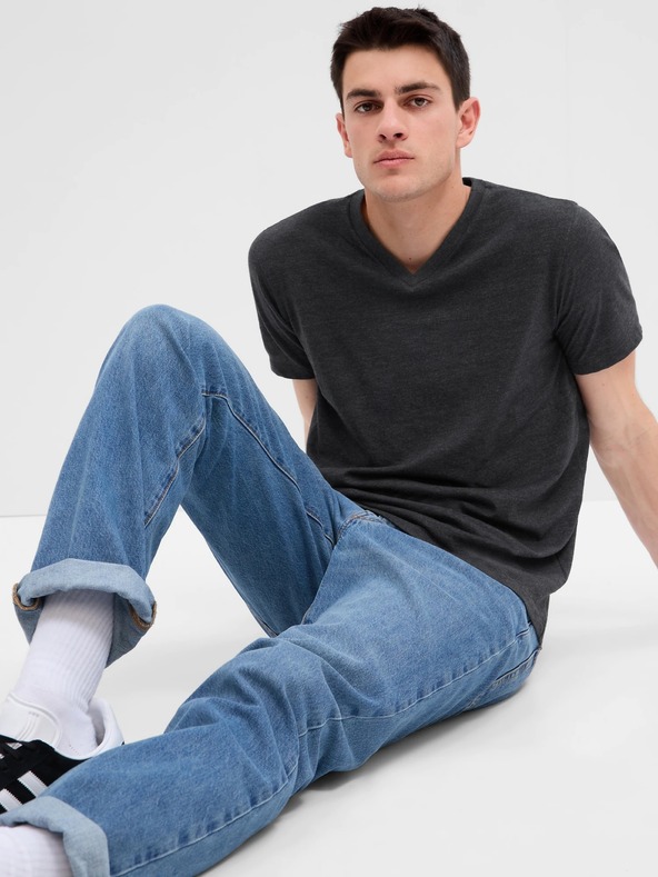 GAP Basic tričko s výstrihom do V GAP